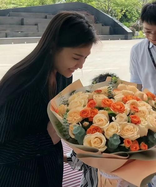 献花网红,绽放网络时代的魅力风采