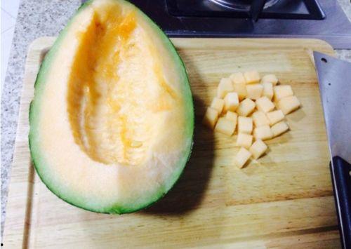 老姨妈吃哈密瓜,老姨妈的哈密瓜美食之旅